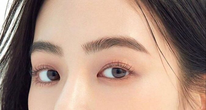 Phun lông mày màu đen có phù hợp với da trắng, da ngăm không? 1 Phun lông mày màu đen