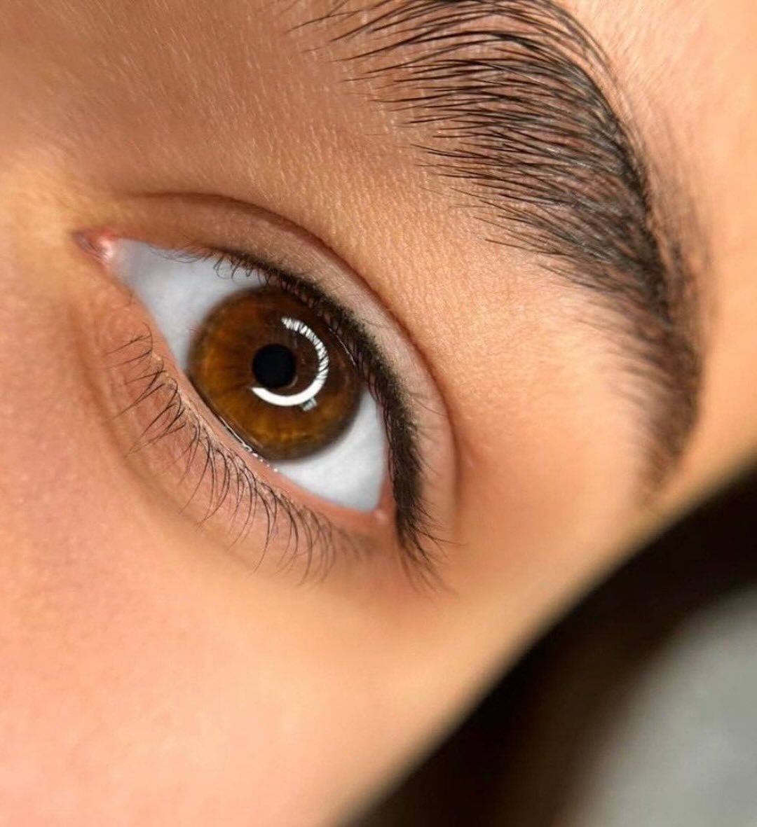 Phun mí mắt màu nâu đen – Giải pháp tiết kiệm thời gian makeup mỗi ngày 1 Phun mí mắt màu nâu đen là gì?