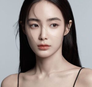 Điêu khắc chân mày nâu đen là gì?