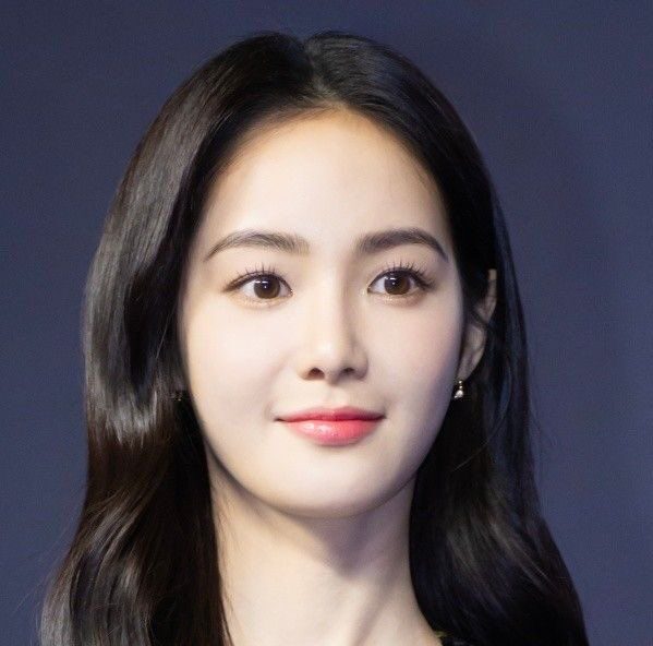 Kinh nghiệm chọn dáng mày khi phun lông mày màu đen 1 Chọn dáng mày khi phun lông mày màu đen