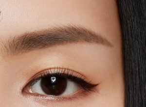 Phun lông mày nâu cà phê là gì?