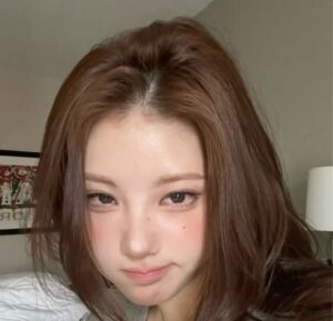 Điêu khắc chân mày nâu tây là gì?