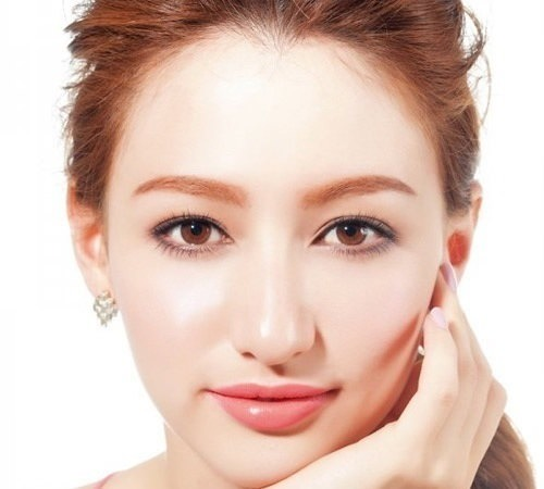 Top 5 lý do bạn nên chọn xăm lông mày màu nâu đỏ 1 Xăm lông mày màu nâu đỏ giúp gương mặt nổi bật và cá tính