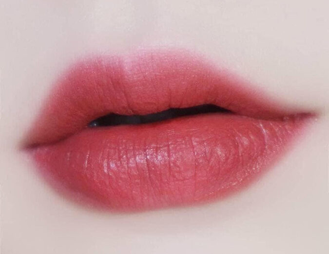 Xăm môi màu hồng đất cho nàng đôi môi gợi cảm và quyến rũ 1 Xăm môi màu hồng đất