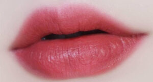 Xăm môi màu hồng đất