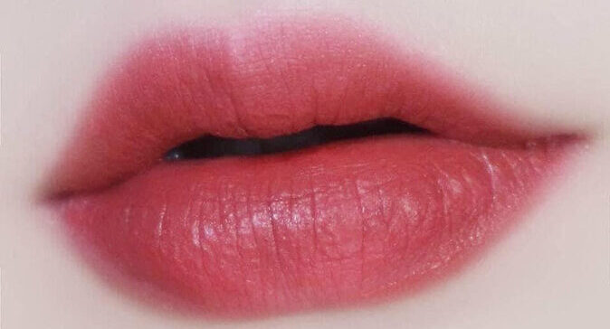 Bảng màu phun môi đẹp phù hợp xu hướng cuối năm 2025 12 Xăm môi màu hồng đất