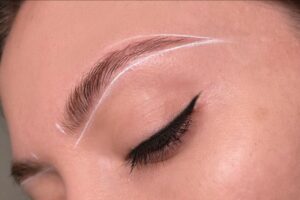 Điêu khắc Hairstroke chân mày nữ là gì?