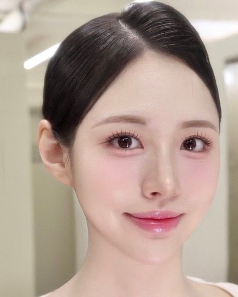 Phun lông mày nâu socola mang lại vẻ đẹp tự nhiên và mềm mại Phun lông mày nâu socola mang lại vẻ đẹp tự nhiên và mềm mại