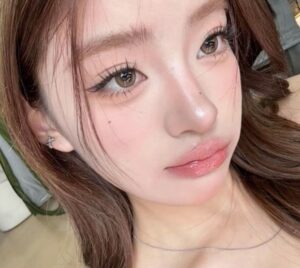 Điêu khắc chân mày nâu tây là gì?