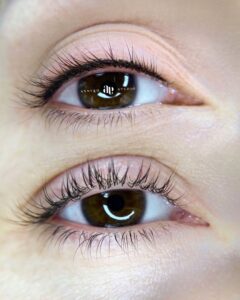 Phun mí mắt màu nâu đen là gì?