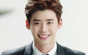 Điêu khắc chân mày là gì?