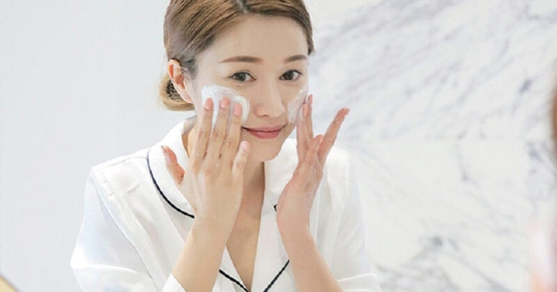 Hướng dẫn rửa mặt đúng cách sau khi cắt mí 5 cat mi bao lau thi duoc rua mat 6 e1758687904612