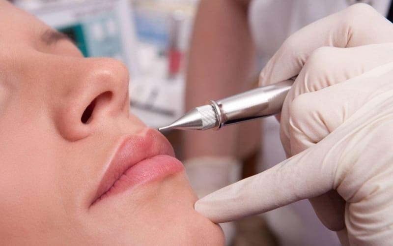 Xăm môi nhiều lần có ảnh hưởng gì không?