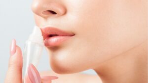 bôi Fougera sau phun môi