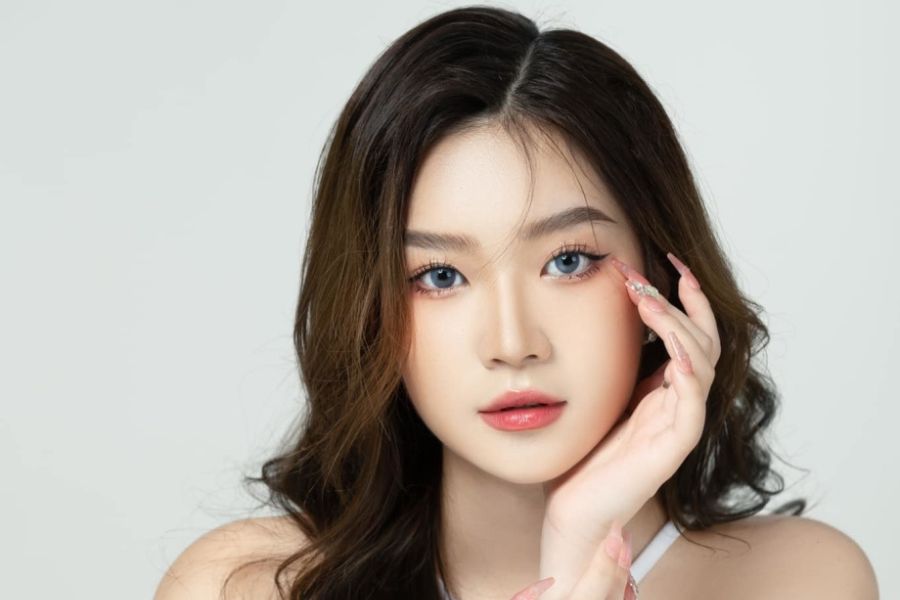 Top 5 lý do bạn nên chọn xăm lông mày màu xám khói 1 Giúp gương mặt trẻ trung, thanh thoát và tươi sáng hơn