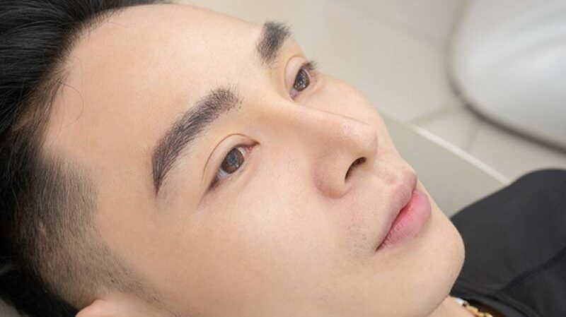 Nam giới nên điêu khắc chân mày không? 12 dieu khac chan may cho nam gioi 1 668386caaaa2e 2 e1758682848717
