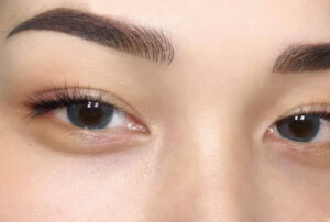 Điêu khắc đầu chân mày phun đuôi