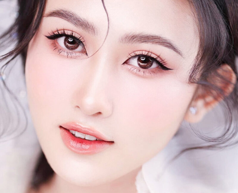 Chân mày phong thủy cho người mệnh Kim: Chọn dáng nào để hút tài lộc và may mắn? 4 dr eye dni lmc chinh co mi mat 4 1 e1758708144687