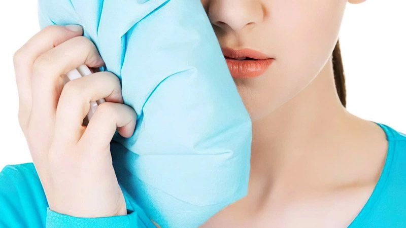 Phun xăm bị ngứa có bình thường không? Cách giảm ngứa an toàn 4 dr eye phau thuat dieu tri tre mi duoi 17