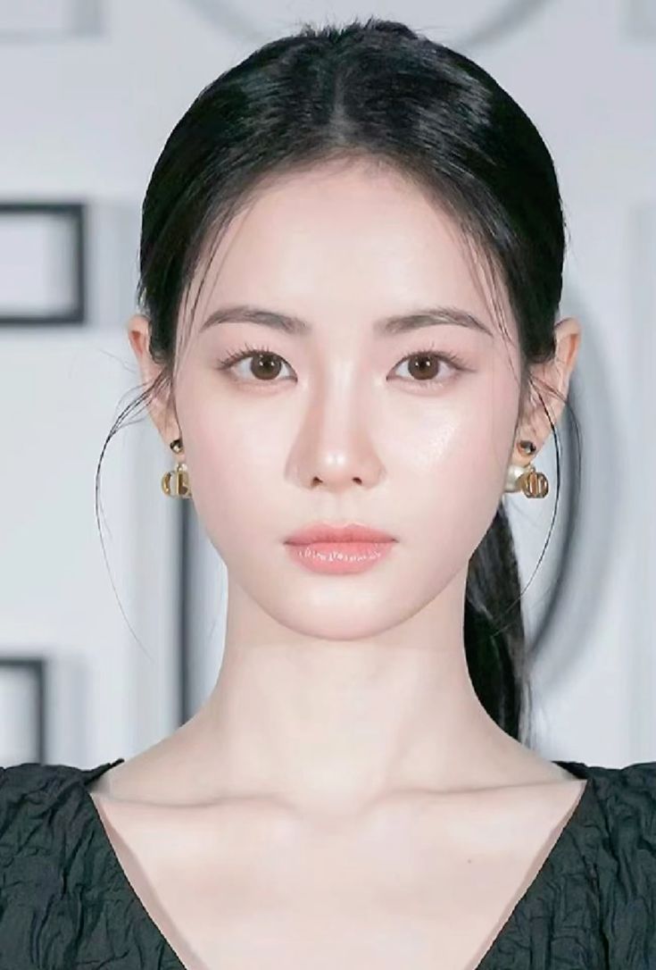 Phun lông mày màu đen bị trổ xanh: Nguyên nhân và cách xử lý an toàn, hiệu quả 1 Vì sao phun lông mày màu đen bị trổ xanh?