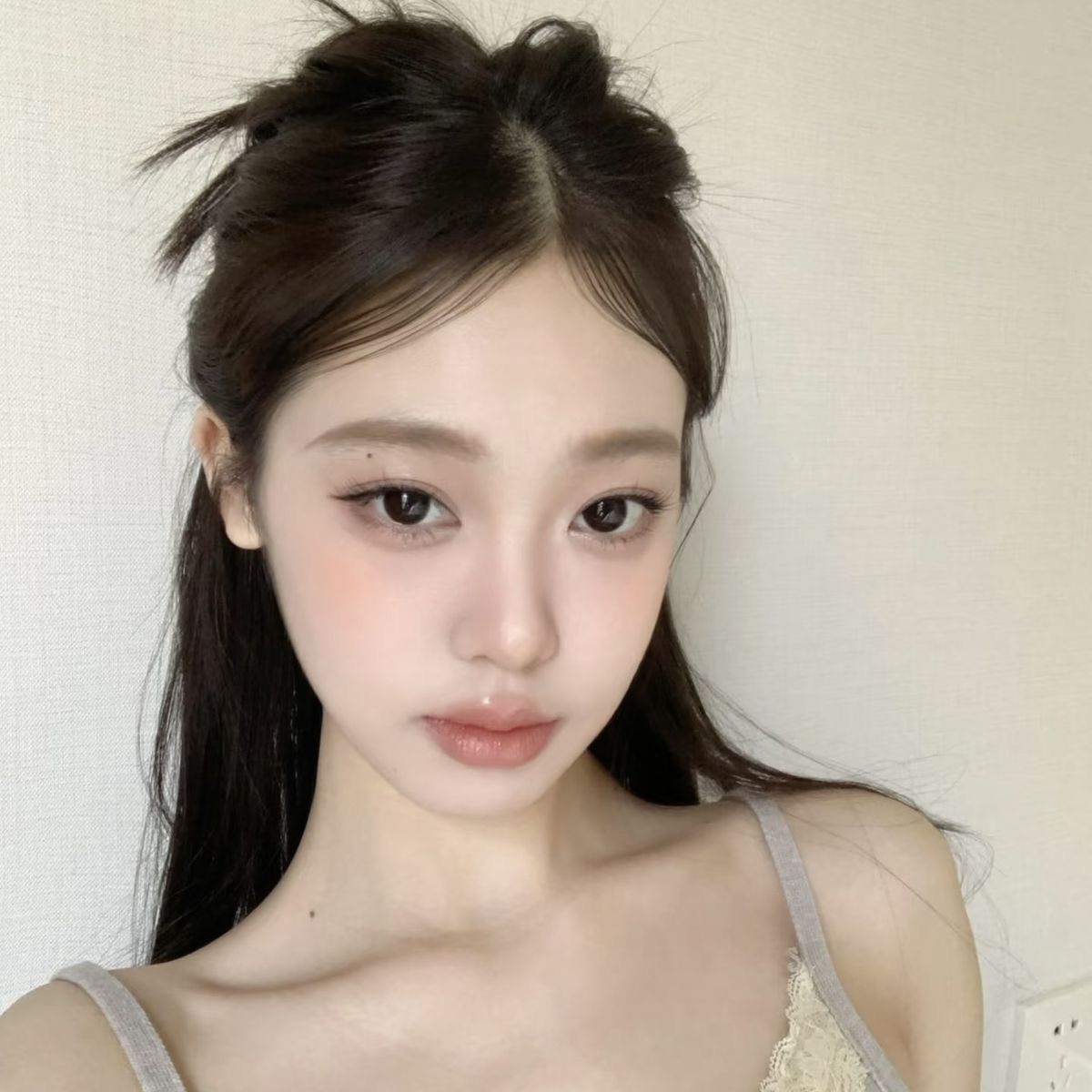 Phun lông mày nâu cà phê hợp với da nào? Cách chọn tone màu chuẩn nhất 1 Phun lông mày nâu cà phê
