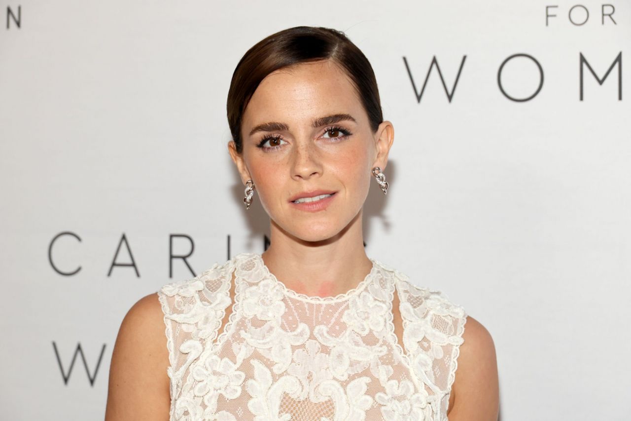 Lông mày hình cánh cung là gì? Mang ý nghĩa gì trong tướng số? 13 emma watson the kering foundation s caring for women dinner in new york city 09 15 2022 0