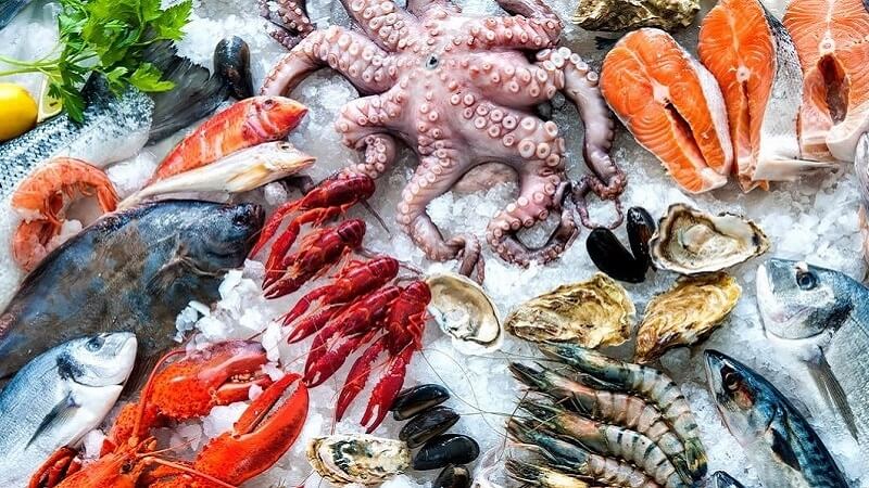 Xăm mày ăn hải sản được không?
