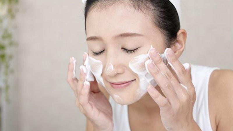 Điêu khắc chân mày nữ có cần dặm lại không? Khi nào nên dặm? 3 rửa mặt đúng cách sau khi cắt mí