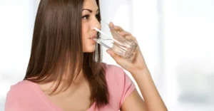 Phun môi xong ăn uống ngày đầu được không? 7 món “cần nhớ” 4 hon nhieu co bi tham moi khong 5 68551ec33bed4 e1757584604221