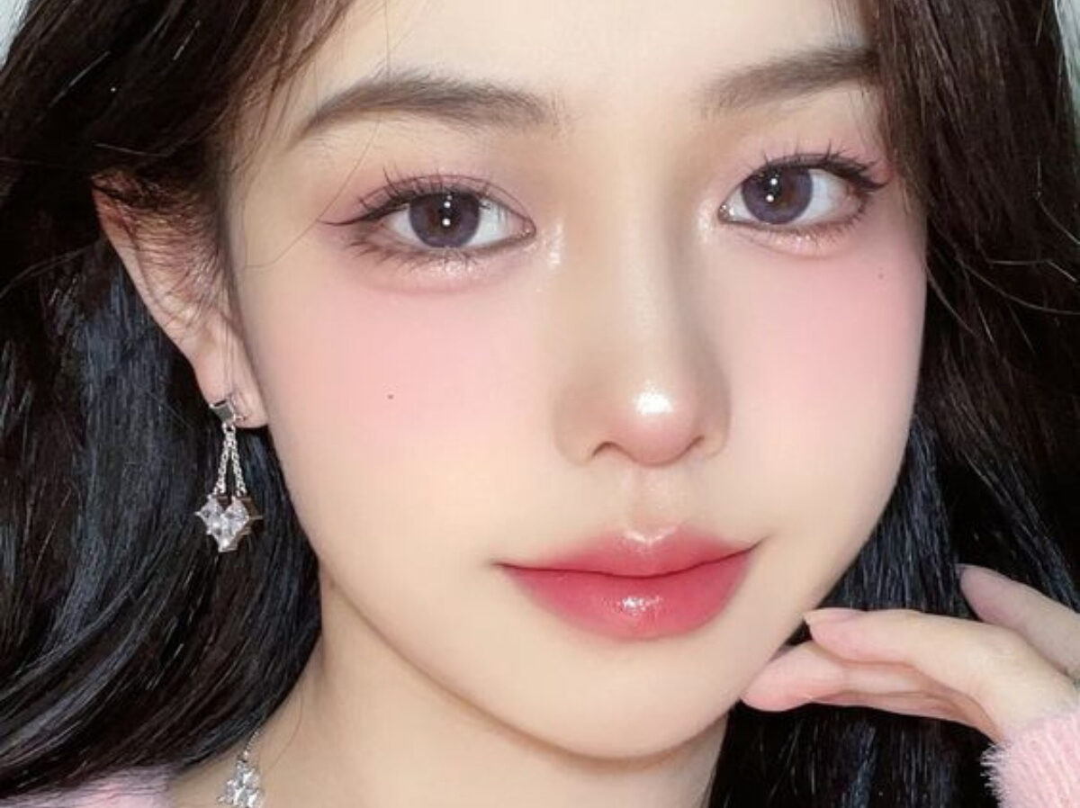 Phun môi màu đỏ hồng – Xu hướng hot khi kết hợp với trang điểm tone hồng nữ tính 3 phun môi màu đỏ hồng