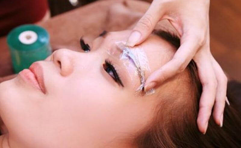 Hút dung dịch chân mày môi – Trả lại màu mày môi ban đầu 6 hut dung dich may moi 6 e1757834695988