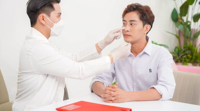 Phun môi nam – Giải pháp giúp nam giới sở hữu đôi môi thu hút 1 khach hang tai seoulspa 5 e1757577288971