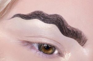 Tướng lông mày lượn sóng hình dấu ngã – ngọa tằm mi tốt hay xấu?