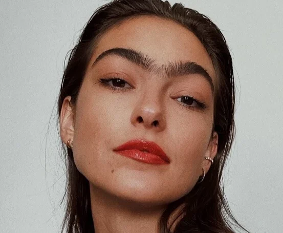 Lông mày giao nhau nói lên điều gì? Xấu hay tốt? 1 Lông mày giao nhau nói lên điều gì? Xấu hay tốt?