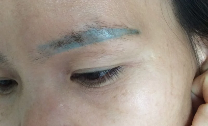 Chân Mày Trổ Xanh