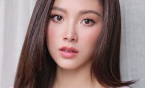 Lông mày hình cánh cung là gì? Mang ý nghĩa gì trong tướng số?