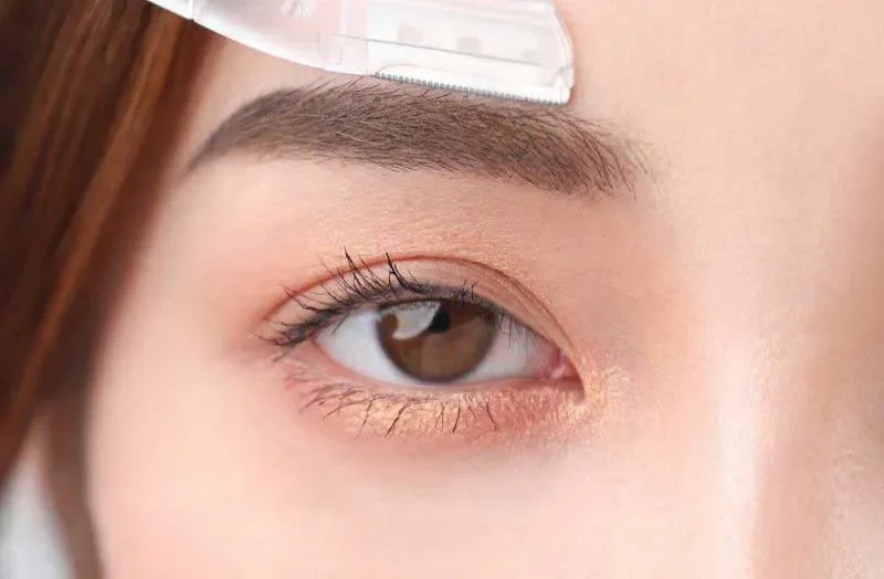 Phụ nữ mang thai cạo lông mày có được không? Lưu ý cần biết 4 mang thai co duoc cao long may khong 4 e1758959556812