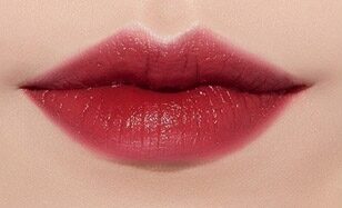 Phun môi màu đỏ rượu kết hợp trang điểm – Bí kíp nổi bật mọi ánh nhìn 1 Phun môi màu đỏ rượu vang