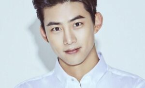 Điêu khắc chân mày nam là gì?