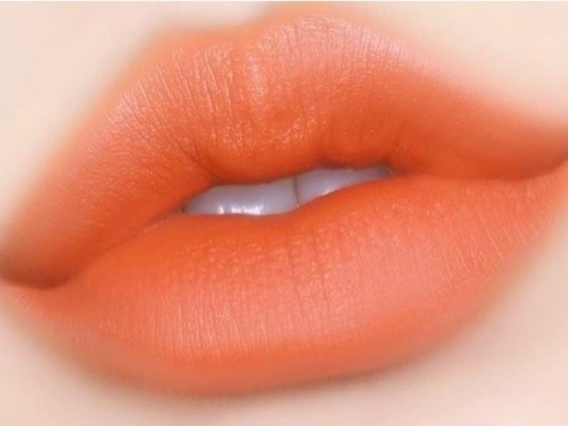 Phun môi màu hồng cam sữa – Tone màu hot năm 2025 7 moi mau cam ca rot 1