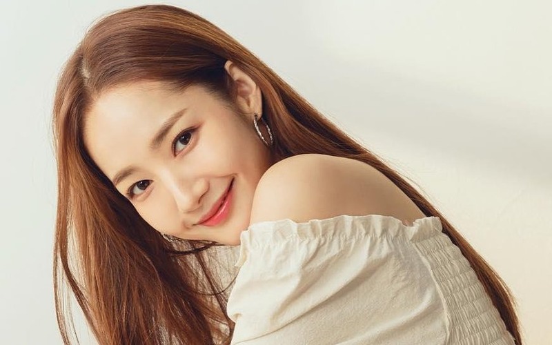 Xu hướng điêu khắc Hairstroke chân mày nữ 2025: Tự nhiên, tinh tế, sang trọng 1 Điêu khắc Hairstroke chân mày nữ là gì?