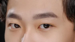 Điêu khắc chân mày nam là gì?