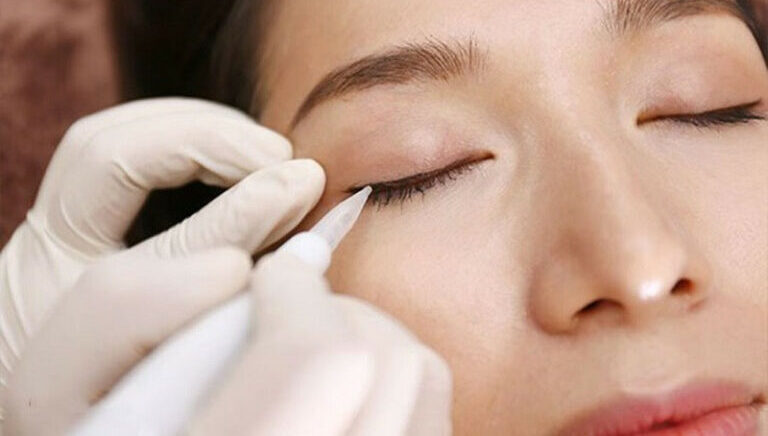 Phun mí makeup – Bí quyết giúp đôi mắt to tròn và cuốn hút 4 phun mi makeup 4 768x512 1 e1757841877107