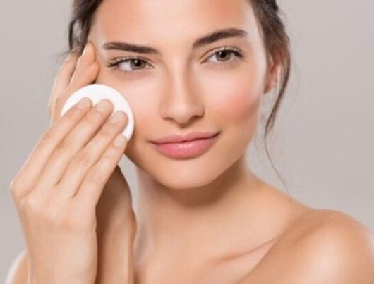 Phun mí và xu hướng “Clean Girl Aesthetic” 5 phun mi makeup 5 768x403 1 e1757841917114