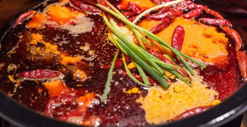 Phun môi ăn bánh bông lan được không? Kiêng bao lâu? 5 phun moi an banh bong lan duoc khong 5 684668c3c18f5 e1757583228712