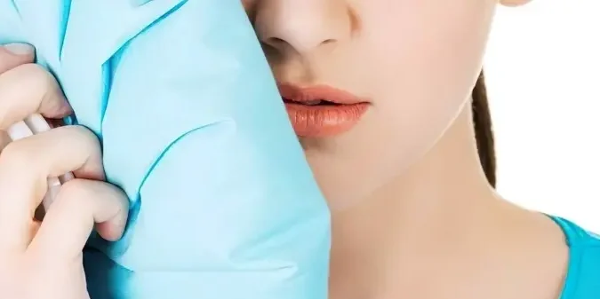 Phun môi bị bầm tím có nguy hiểm? Cách khắc phục hiệu quả nhất 4 phun moi bi bam tim 4 67be89d71dd34 e1757648774105