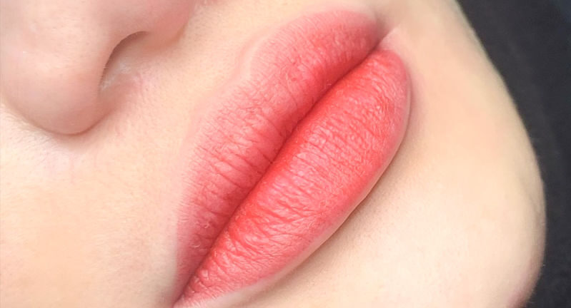 Dặm môi lại mấy ngày thì bong