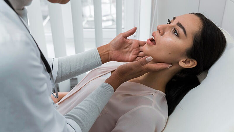 Phun môi không ủ tê có ưu nhược điểm gì? Có đau không? 4 phun moi khong u te 4 6648289cdf9ee e1757692322727
