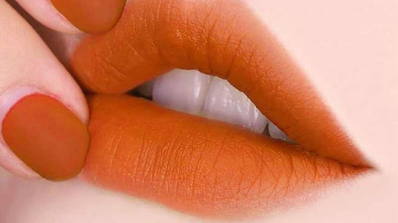 Phun môi màu cam tươi có đẹp không? 9 phun moi mau cam 09 e1757757869828