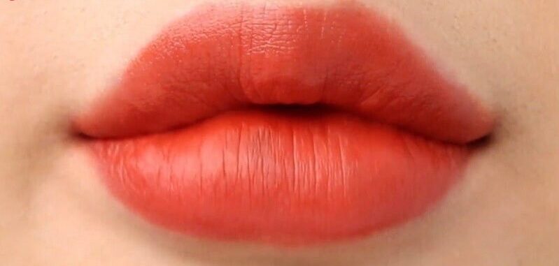 Phun môi màu cam cà rốt hợp với ai? 7 phun moi mau cam ca rot 6 e1757837063292